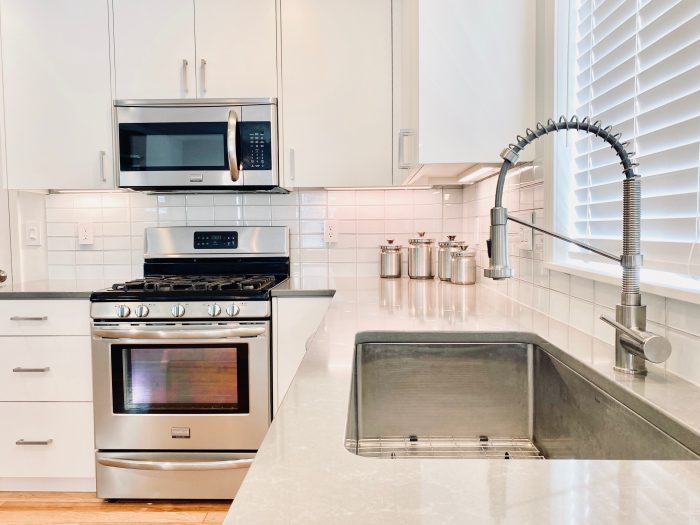 Kitchen remodel to achieve an updated look. Rip and replace while keeping the same footprint. New, more user friendly and functional cabinets. Quartz countertops and a glass subway tile backsplash. Builder, remodel, kitchen remodel, carpentry, wood working, tile work, wood floor, custom design, rebuild, handmade tile, quartz countertop